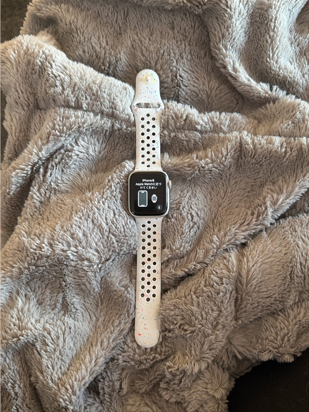 Apple Watch SE GPS + Cellular Silver with White Speckled Perforated Sport Band